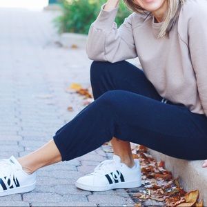 NWT ADIDAS WOMEN’S GRAND COURT SNEAKERS - SIZE 8